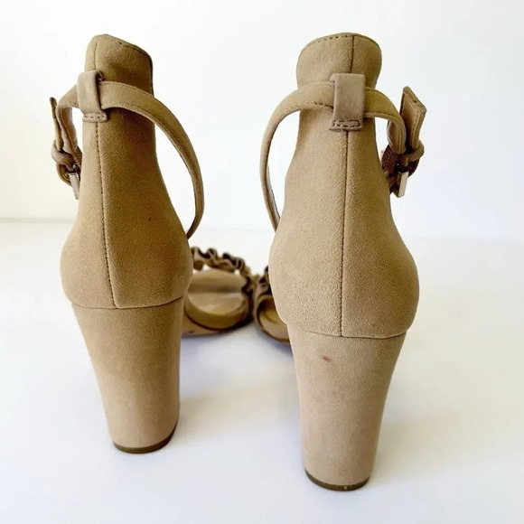 VINCE CAMUTO Carlista Taupe Tan Ruffled Pleated Block Sandal Size 6.5 Neutral - Picture 5 of 6